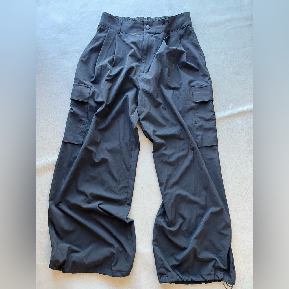 GapFit wide leg petite cargo pants
